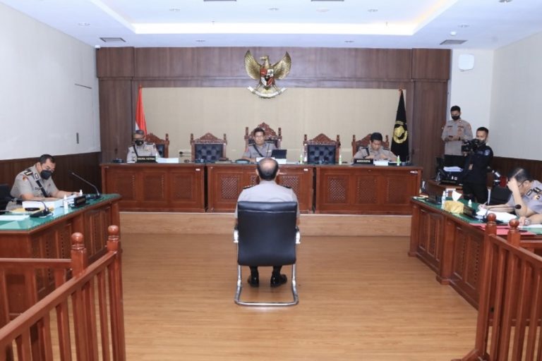 KKEP Berhentikan Kapolres Bandara Soetta Dengan Tidak Hormat