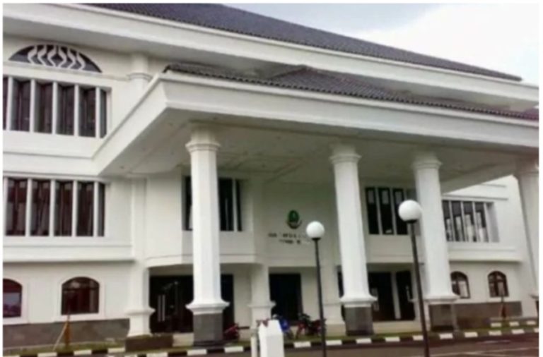 Delapan Unit Pemadam Dikerahkan, Ruang Arsip DPRD Jabar Kebakaran