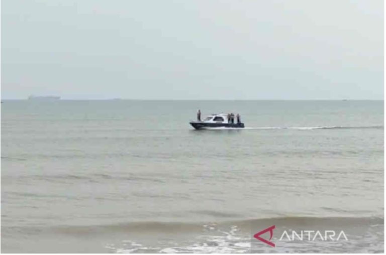 Muhammad Rizki Belum Ditemukan, Tim SAR Terus Lakukan Pencarian di Pantai Mekarsari