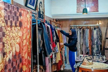 Dari SSC jadi UKM Rintisan, Warga Surabaya Produksi Kain Ecoprint yang Ramah Lingkungan