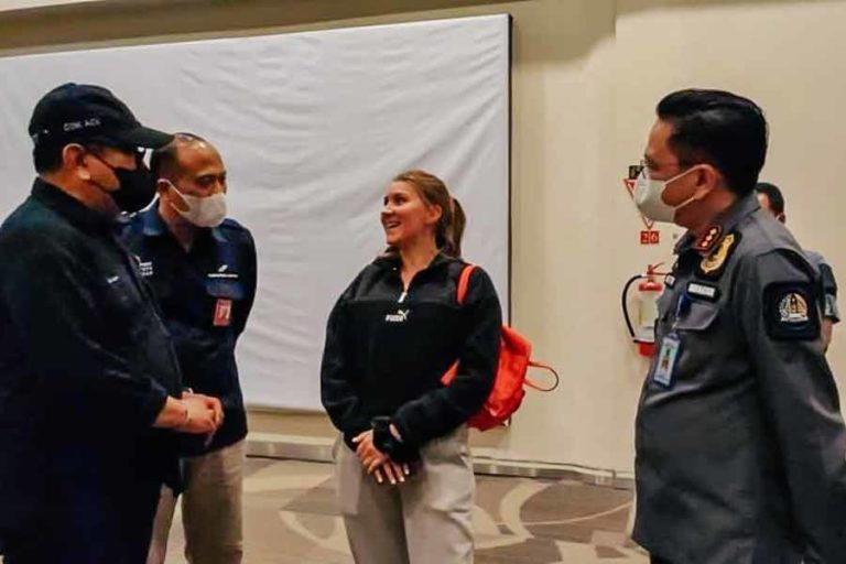 Tanggapi Keluhan Antrean Wisman di Bandara Ngurah Rai, Ini Langkah Wagub Bali