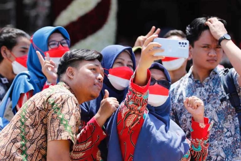 Ribuan Warga Jatim Jadi Tamu dalam Upacara Detik-Detik Proklamasi di Grahadi