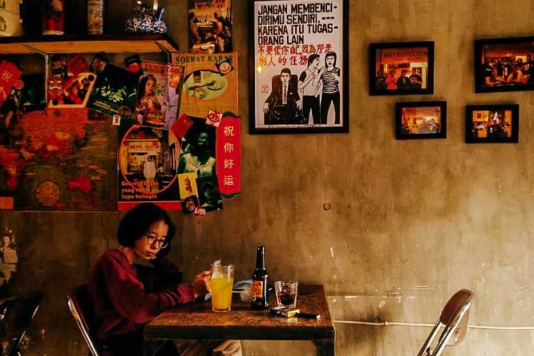 Distrik Metropolitan, Kafe di Surabaya dengan Konsep Vintage dan Pertokoan China