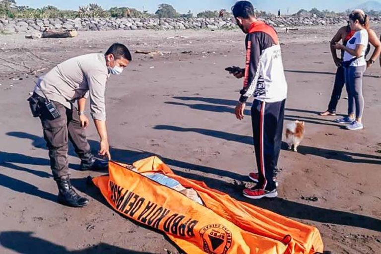 Polresta Denpasar Evakuasi Jasad Pria tak Dikenal dari Perairan Pantai Sanur
