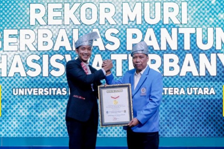 Pecahkan Rekor MURI, Mahasiswa UMSU Berbalas Pantun 1.050 Kali
