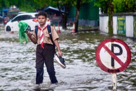 Akibat Hujan Lebat, Sejumlah Jalan di Rangkasbitung Banjir Hingga 70 Sentimeter