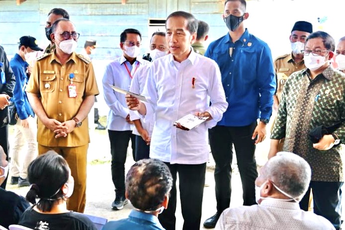 Presiden Jokowi Akan Tambah Bansos Jika Ada Kelebihan APBN