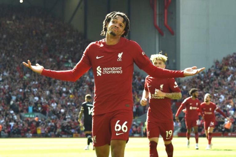 Alexander-Arnold Malas-Malasan Saat Liverpool Dibantai Napoli 4-1