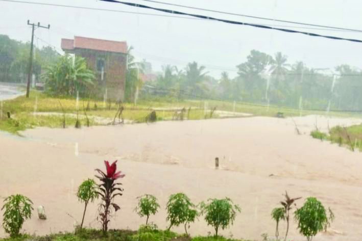 Banjir Setinggi 1 Meter Putus Jalan Utama Cianjur-Bandung