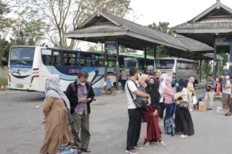BBM Naik, Tarif Bus Terminal Purboyo Madiun Naik 20 Persen