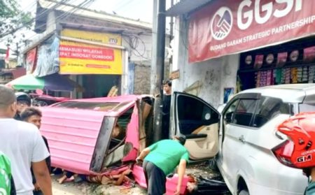 Xpander Tabrak Angkot Hingga Hancur, 3 Orang Meninggal Dunia