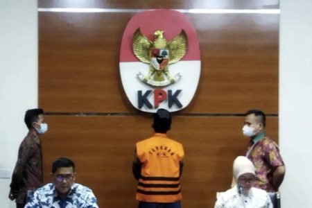 KPK Tahan Karyawan Alfamidi Pemberi Suap Mantan Wali Kota Ambon