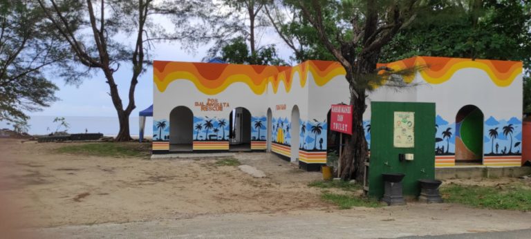 Pemprov Kaltim dan Sulbar Sambut Kedatangan Rombongan Perahu Sandeq di Pantai Manggar