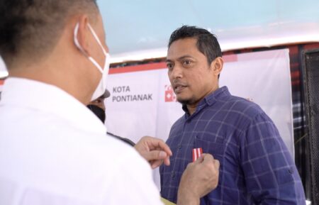 Sebanyak 50 Kali Donor Darah Demi Kemanusiaan, Yugo Terima Pin dari Wali Kota
