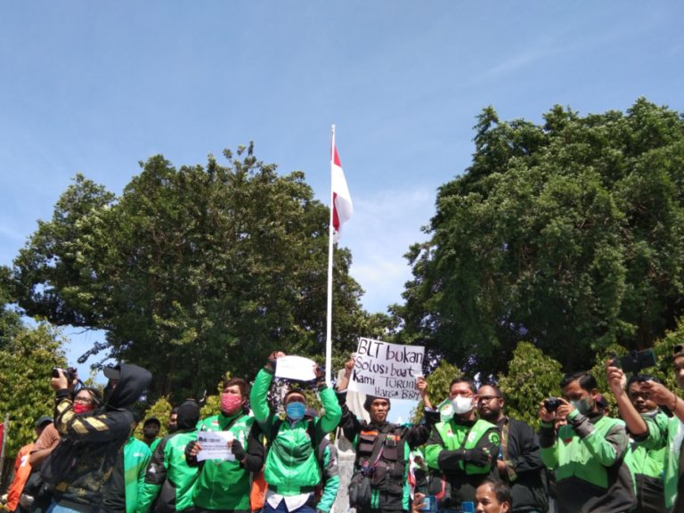 Merugi, Ratusan Ojol di Yogyakarta Tolak Naiknya BBM