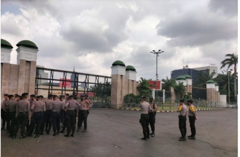 Tiga Ribu Personil Polisi Disiagakan Jaga Aksi Demonstrasi Tolak Kenaikan BBM di Gedung DPR RI