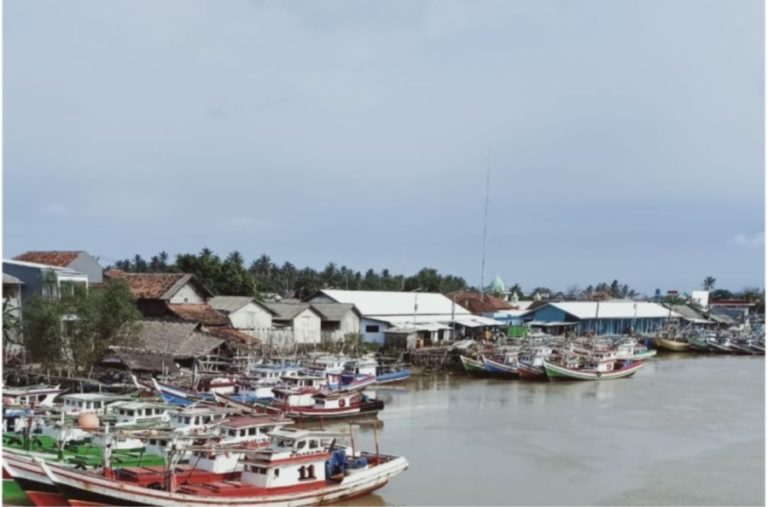 Dilanda Badai dan Gelombang Tinggi, Nelayan Pesisir Selatan Lebak Tak Melaut