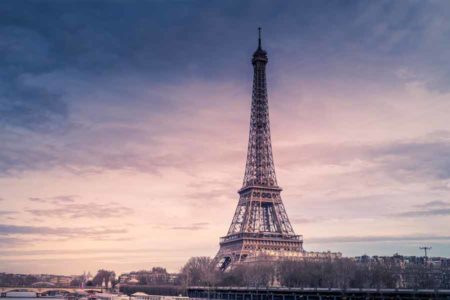 Bentuk Kehormatan Bagi Ratu Elizabeth II, Lampu Menara Eiffel di Paris Dimatikan