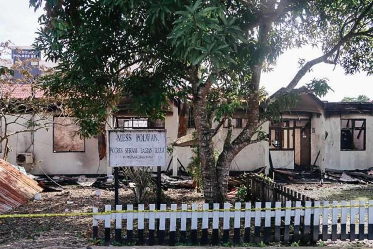 Diduga Karena Arus Pendek Listrik, Empat Rumah Dinas Polres SBT Terbakar