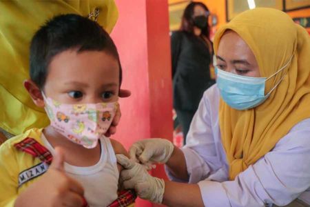 Pelaksanaan Bulan Imunisasi Anak Nasional Tahap II Sasar 2,2 Juta Anak di Jatim
