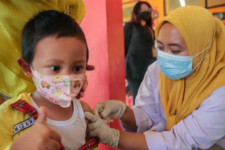 Pelaksanaan Bulan Imunisasi Anak Nasional Tahap II Sasar 2,2 Juta Anak di Jatim