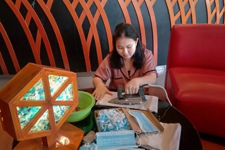 Keren, Limbah Masker ini Disulap Mahasiswa UK Petra jadi Hiasan Furniture Estetik