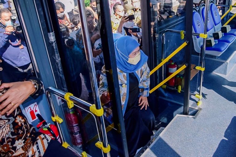 Dukung KTT G-20, Gubernur Khofifah Luncurkan Bus Listrik Merah Putih E-Inobus PT INKA
