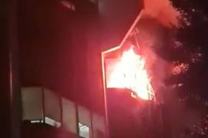 Puluhan Personel Gulkarmat Jaksel Padamkan Kebakaran di Gedung Kemendes PDTT