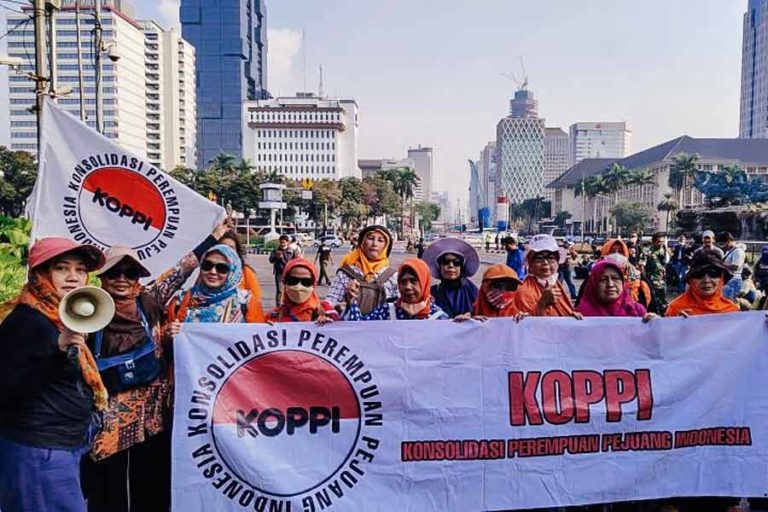 Unjuk Rasa di Patung Kuda, Ibu-ibu Suarakan Kegelisahan Soal Dapur