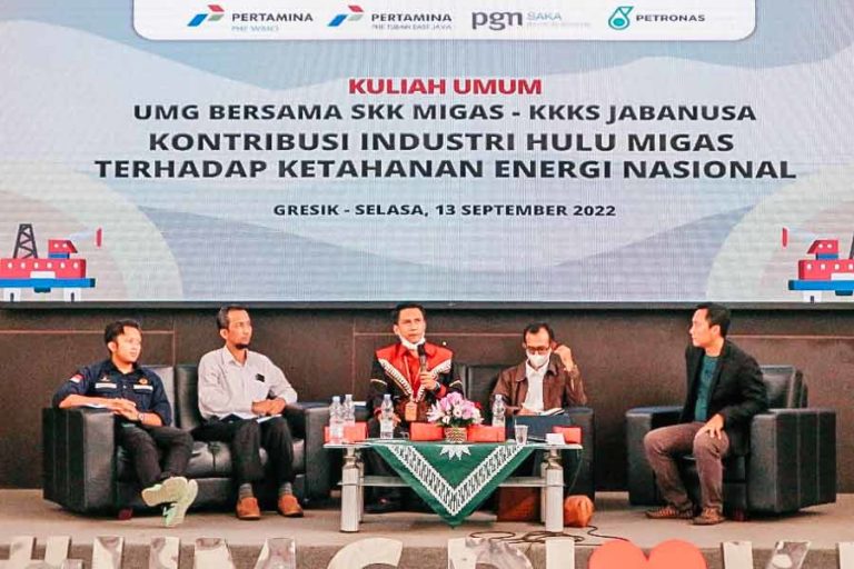Mahasiswa Unmuh Gresik Antusias Ikuti Sosialisasi Kontribusi Industri Hulu Migas Terhadap Ketahanan Energi Nasional.