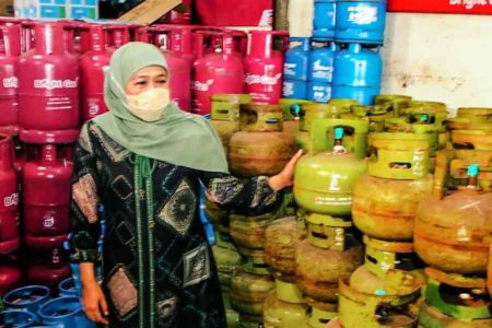 Pastikan BBM dan Elpiji Jatim Aman, Gubernur Khofifah Tinjau Distributor Elpiji di Jombang
