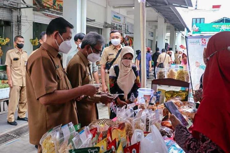 Jaga Semangat Ekonomi Rakyat, Disdagin Kulon Progo Yogyakarta Gelar Merti Pasar 2022