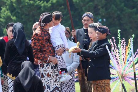 Saat Anak Bajang Minta Rambut Gimbalnya Dipotong Pak Gubernur