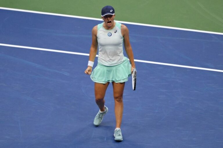 Untuk Capai Final WTA Ostrava, Iga Swiatek Menang Tiga Set atas Ekaterina Alexandrova