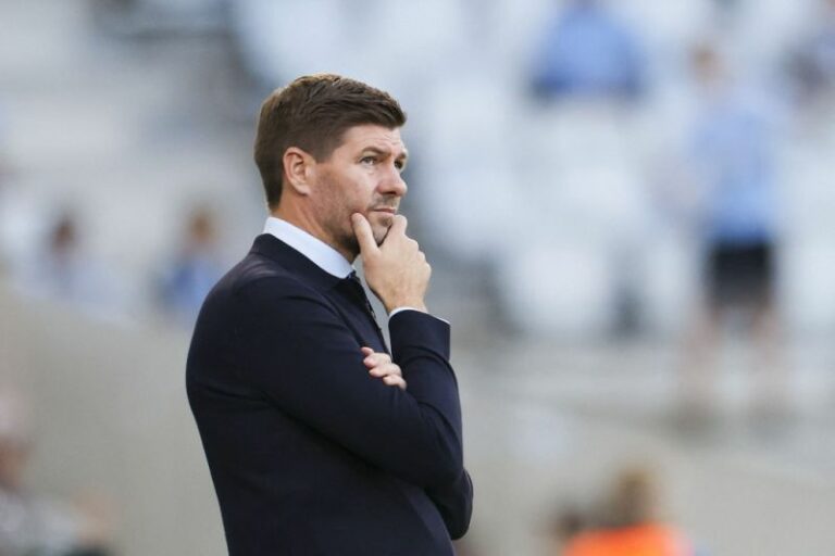 Dua Jam Kalah dari Fulham, Steven Gerrard Dipecat Sebagai Manajer Aston Villa