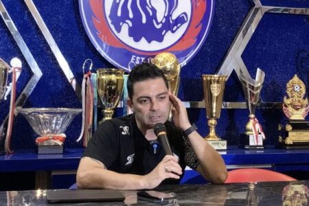 Arema FC Bergerak, Javier Roca Isyaratkan Tambah Pemain Baru, Legiun Asing Terdepak?