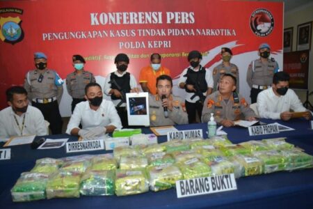 Polda Kepri Kejar Pelaku Penyelundupan 26,6 Kg Sabu-Sabu dari Malaysia