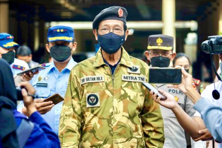 Sultan HB X Ikuti Kirab Alutsista HUT TNI Ke-77