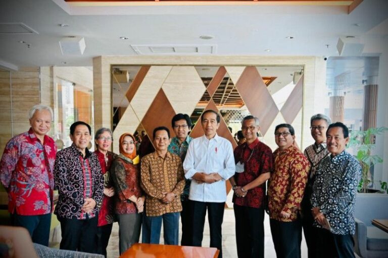 Preisden Jokowi Bertemu Teman Semasa Kuliah di UGM