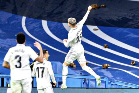 Tendangan Gledek Valverde Kokohkan Kemenangan 3-1 Real Madrid Atas Sevilla