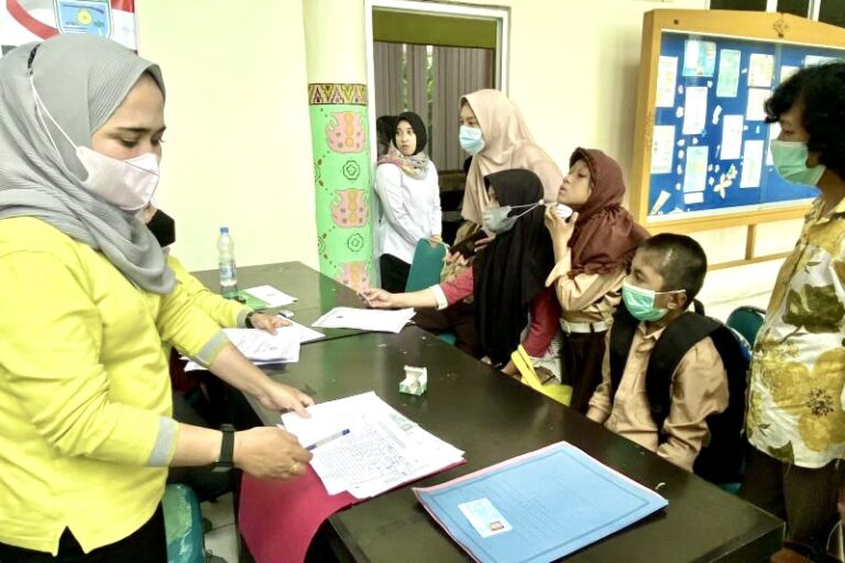 Jemput Bola, Dukcapil Kota Jambi Beri Layanan Khusus Bagi Disabilitas