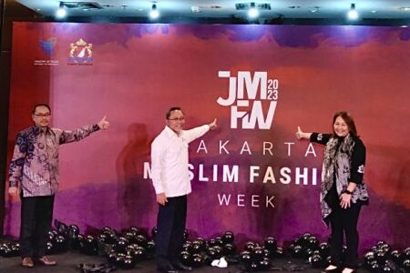 Mendag Zulkifli Luncurkan Logo Baru Jakarta Muslim Fashion Week