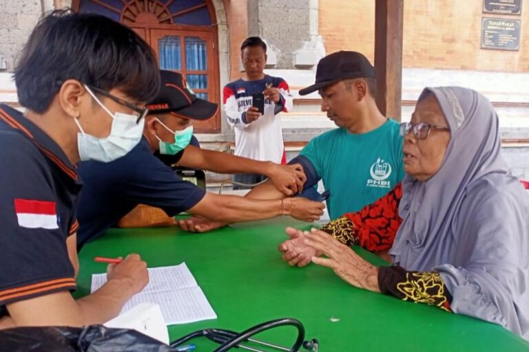 Pemkot Denpasar Beri Layanan Kesehatan pada Korban Banjir