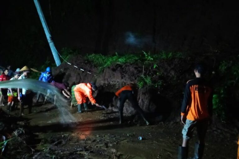 Beberapa Desa di Jember Diterjang Banjir dan Longsor