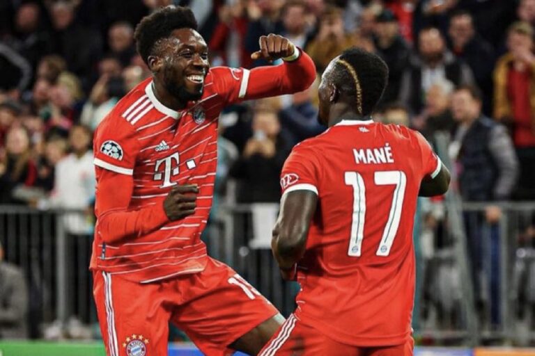 Derita Gegar Otak, Alphonso Davies Dilarikan ke Rumah Sakit