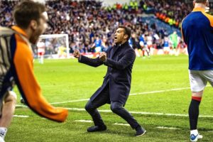 Van Bronckorst Ingin Rangers Dapatkan Hasil Positif Saat Tandang ke Liverpool