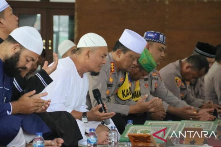 Bentuk Solidaritas, Polresta Banda Aceh Gelar Doa Bersama untuk Korban Kanjuruhan