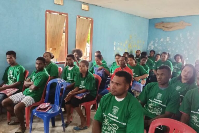 Kerjasama dengan Universitas Papua, Dinas Pariwisata Latih Warga Kelola Homestay