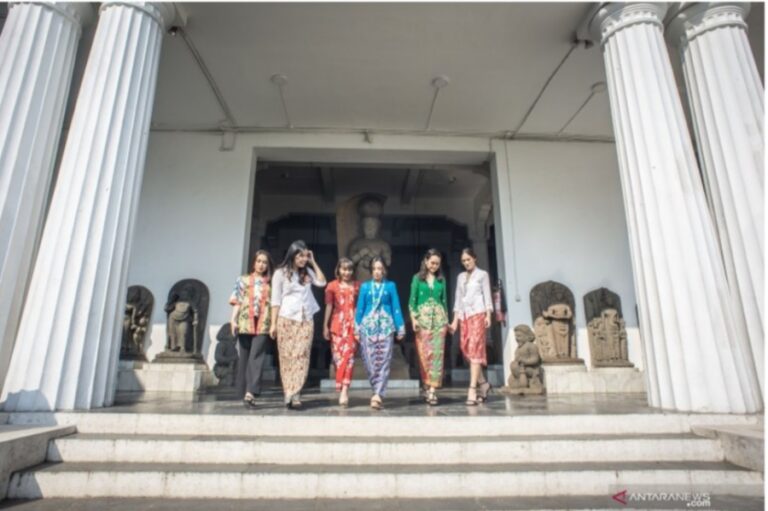 Keragaman Seni Tekstil Kontemporer, Polandia dan Batik Indonesia Berkolaborasi