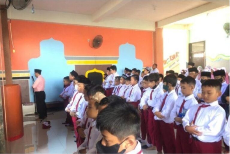 Warga Muhammadiyah se-Kecamatan Surabaya Lakukan Shalat Gaib untuk Korban Tragedi Stadion Kanjuruhan